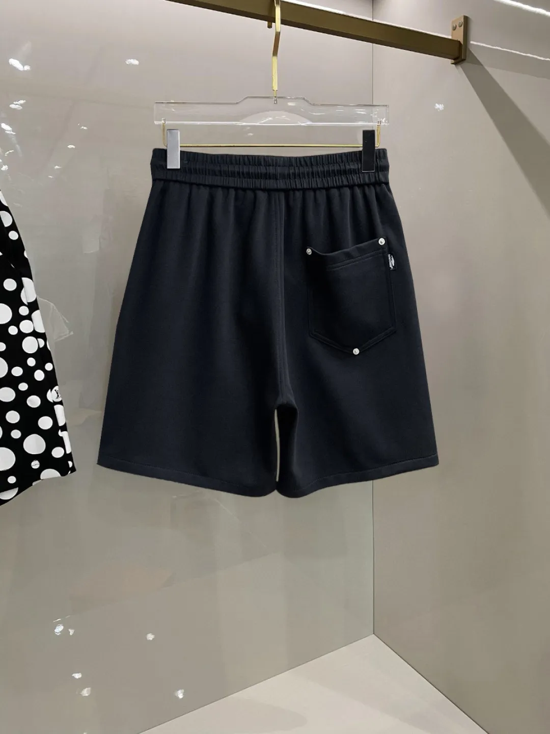 Balenciaga's three-standard complete 2026 summer New Arrival men's casual shorts, advanced custom-made Breathable fabric, Breathable fabric, extremely stretchy and comfortable, impeccable details, top-grade accessories, original logo design concept, delicate and soft feel! The upper body fit is awesome! Size: M-XXXL Please state your height and weight when ordering